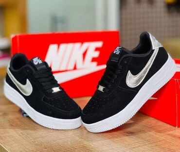 Women's Sneakers and athletic shoes: Nike Air Force
Brojevi od 36 do 44 — 10