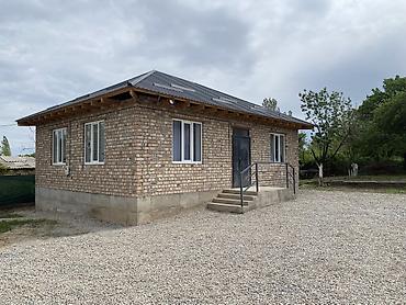 купить готовый дом с доставкой: 3 комнаты, 70 м², 6 соток, Кунтуу, Собственник — 3