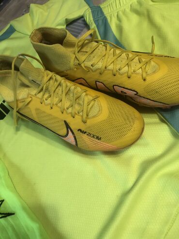 детские бутсы для футбола: Nike Air Zoom продается срочно ‼️
Торг нет Размер 38