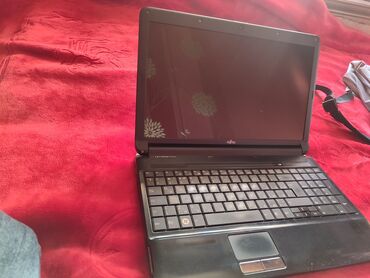 notebook batareyalari: Fujitsu noutbuk - Brend: Fujitsu - Korpus: parlaq qara qapaq, Fujitsu