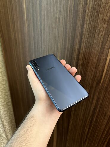 telefonlar samsunq: Samsung Galaxy A7 2018, 64 ГБ, цвет - Черный, Отпечаток пальца, Face ID