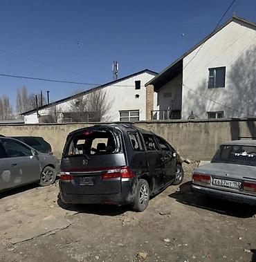 crv 2: Honda Stepwgn (правый руль), серый минивэн, 5-дверный, 7/8 мест — 4