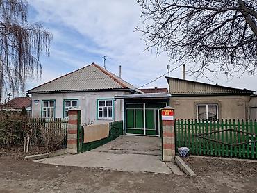 Продажа коттеджей и домов: Продаётся жилой дом с придомовой территорией и двором. Характеристики — 1