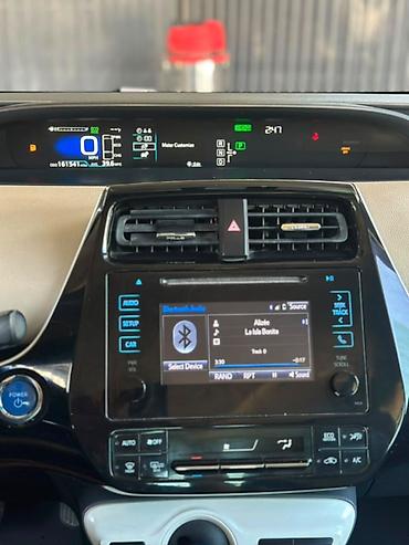 Транспорт: Toyota Prius: 2016 г., 1.8 л, Автомат, Гибрид, Лифтбек — 1