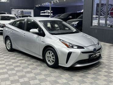 купить маленькую машину недорого: Toyota Prius: 2019 г., Автомат, Гибрид, Хетчбек