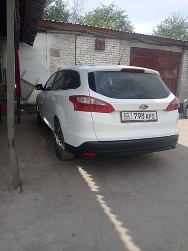 спортивные машина: Ford Focus: 2013 г., 1.8 л, Механика, Бензин, Универсал