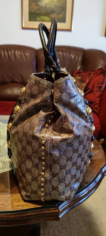Torbe: Gucci. Fantastična.

Bez ikakvih nedostataka.
45cm x 28cm x 10cm — 15