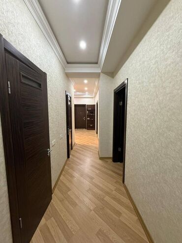 Uzunmüddətli kirayə mənzillər: Xətai Rayonu Babək Prospekti Lalə Mtk 2 otaq. Mərtəbə - 18/17 Otaq — 8