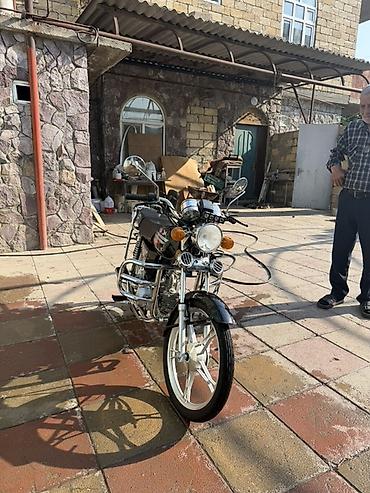 Moto-skutər tipli şəhər motosikleti Model: AF50 (çən üzərində işarə)