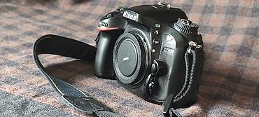 stara elektronika: Nikon D7200 DSLR fotoaparat (telo) sa originalnim Nikon kaišem 72000 — 5