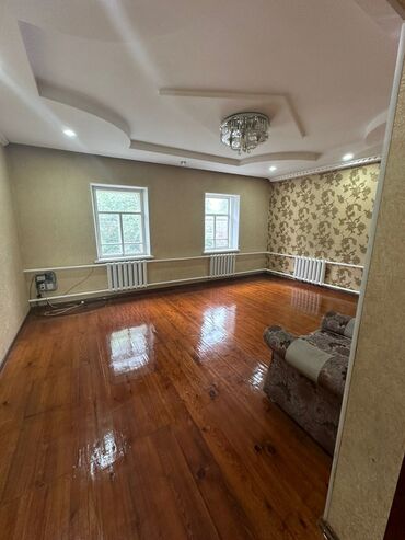 продажа домов центр бишкек: 70 м², 4 комнаты, Старый ремонт Кухонная мебель