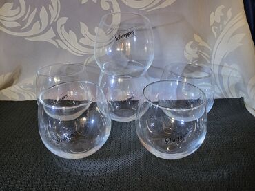 Čaše: Case nove za Schweppes. Nove case,sve na casama odsjaj od svetla na lalafo.rs — 1 Čaše: Case nove za Schweppes. Nove case,sve na casama odsjaj od svetla — 1