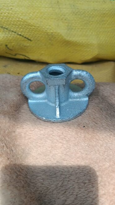 Строительные леса, стойки: Металлические опоры для строительных лесов, предназначенные для — 11