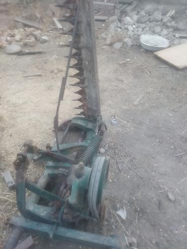 Другие мини-тракторы: Компактный колесный тракт (мини-трактор) красного цвета. Основные — 8