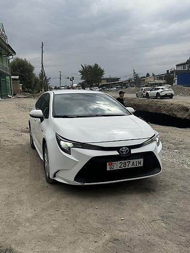 Продажа авто: Toyota Corolla: 2022 г., 1.8 л, Вариатор, Гибрид, Седан — 2
