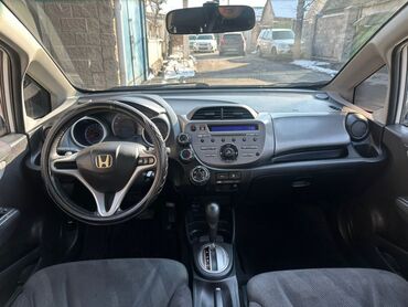 Посуточная аренда квартир: Honda Fit: 2010 г., 1.5 л, Автомат, Бензин, Хэтчбэк