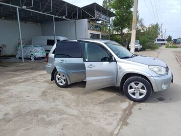 Toyota: Toyota RAV4: 2004 г., 2 л, Механика, Дизель, Внедорожник