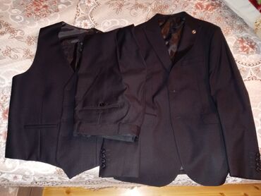 Kostyumlar: Kostyum, Demisezon, Brioni, M (EU 38), rəng - Qara