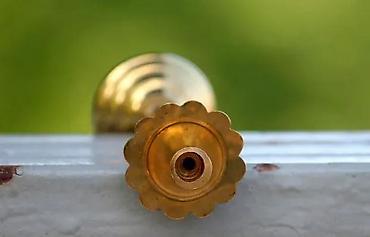 Sveće i svećnjaci: Antikvarni mesingani svećnjak. Elegantan mesingani svećnjak — 3