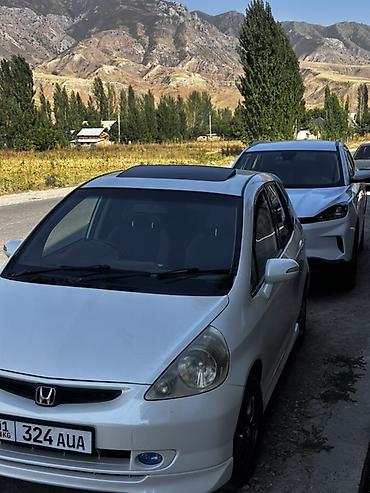 Продажа авто: Honda Fit: 2002 г., 1.3 л, Вариатор, Газ, Хэтчбэк — 2