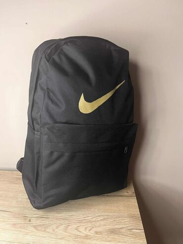 Sportske torbe i rančevi: 07. rančevi 
40x28x12
3300 din — 2