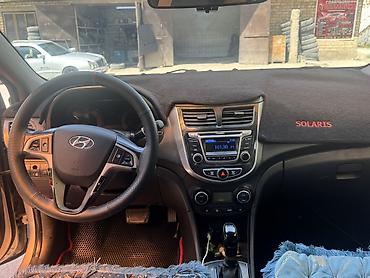 салон машины: Hyundai Solaris: 2016 г., 1.6 л, Автомат, Бензин, Седан — 5