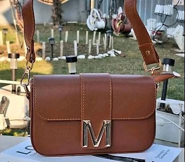 monine torbice: Moderna ženska crossbody torbica sa slovom „M” - Model: kompaktna — 4