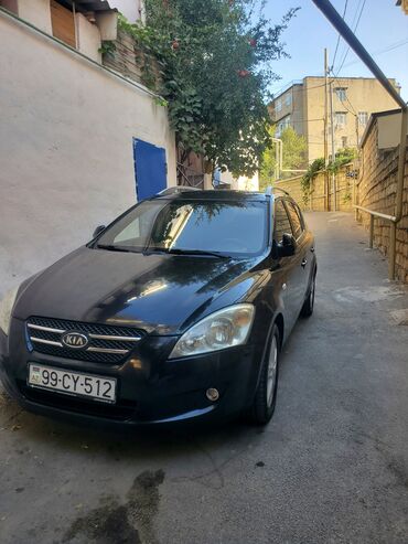 фольксваген гольф 7: Kia Cee’d SW (universal) – qara rəngli, 5 qapılı ailə və şəhər üçün