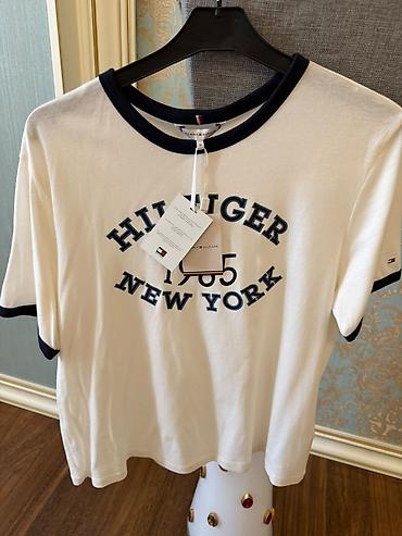 sort: Tommy Hilfiger qısaqol T‑şört - Rəng: ağ, qara haşiyəli yaxa və qollar — 1