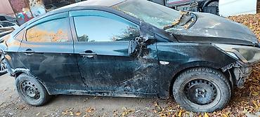e2 byd: Hyundai Solaris седан, чёрный 16 газ бензин передний две фара и бампер — 2