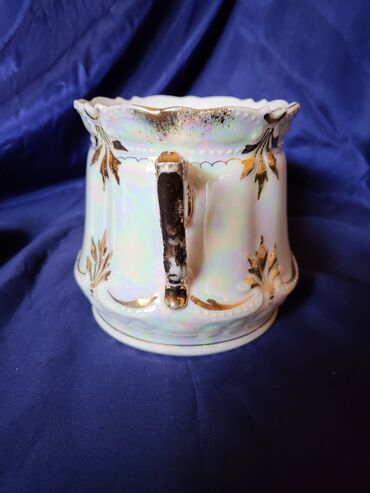 Ostalo posuđe: Bombonijera 1914 do 1918g. porcelan,sedef glazura. Bombonijera je na lalafo.rs — 8 Ostalo posuđe: Bombonijera 1914 do 1918g. porcelan,sedef glazura. Bombonijera je — 8