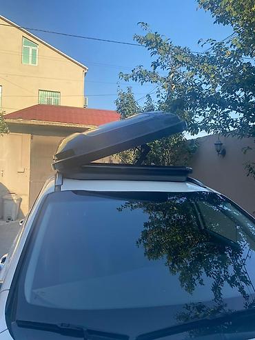 baqaj dam: Avtomobil üçün dam üstü baqaj qutusu (roof box). Aerodinamik formalı — 2