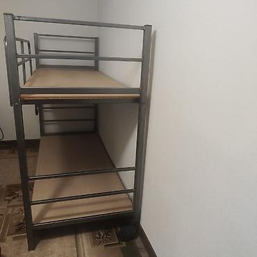 bunk bed: Двухъярусная металлическая кровать с прочным каркасом и лаконичным — 5