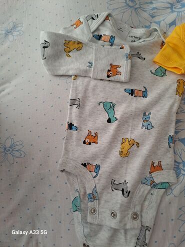 детские вещи на комиссию: Bodi, Uniseks, 0 - 3 ay, Carters