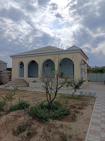 Həyət evləri və villaların satışı: Şüvəlan qəs. 3 otaqlı, 130 kv. m, Yeni təmirli