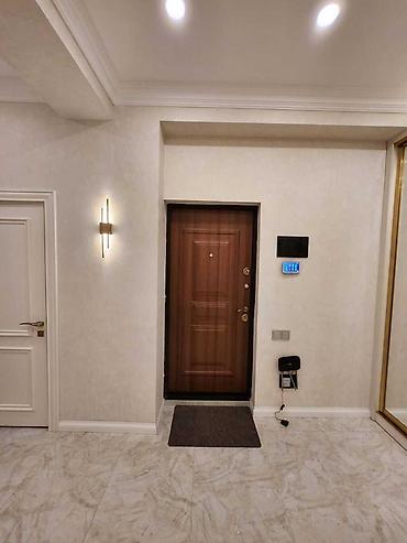 Kirayə mənzillər: İcarəyə verilir 3 otaqlı yeni tikili 101 m², Ağ şəhər q. Kateqoriya — 8