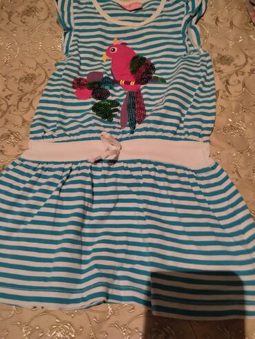 Ziyafət donları: Məhsul paketi: ayaqqabı və geyim 1) Qırmızı idman ayaqqabıları - — 20