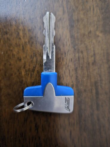 ключи для авто: Продаю ключ от Субару STI