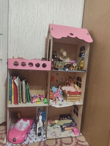 игрушечный дом: Деревянный кукольный домик с шестью отделениями, включая два отделения