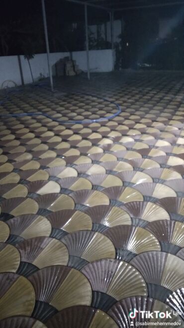 Plitə işləri: Xidmət: Kafel-metlax və daş döşəmə işləri Təsvir: - Həyətyanı sahə — 8