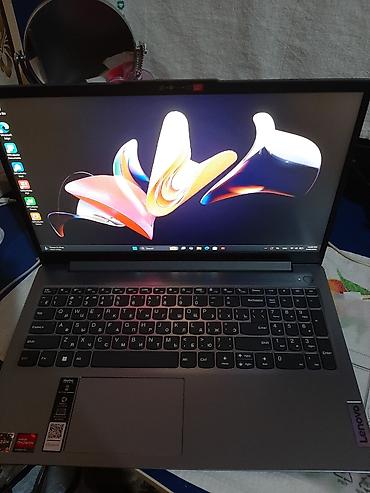 Lenovo noutbuk – 15.6" ekran, tam ölçülü klaviatura və rəqəmsal blok
