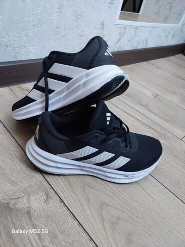 б у мужская спортивная обувь: Мужские кроссовки, 40, Adidas, Б/у, цвет - Черный, Самовывоз