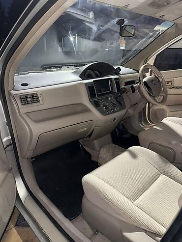 Toyota Raum: 2004 г., 1.5 л, Автомат, Бензин, Минивэн — 9