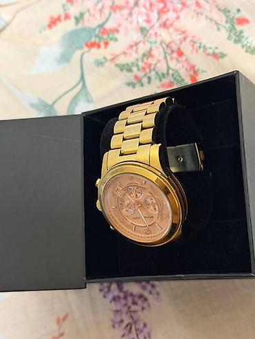 Золотистые наручные часы Michael Kors Часы в отличном состоянии