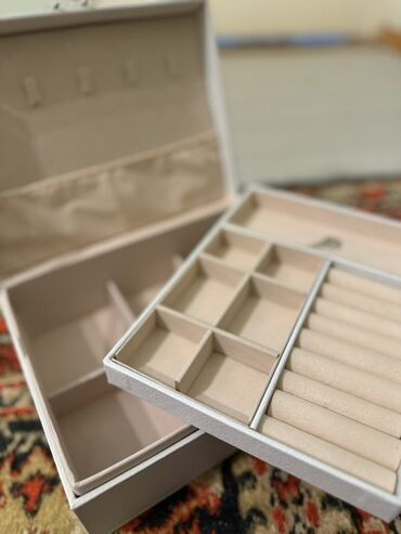 Sandıqlar: Zərgərlik təşkilatçısı/saxlama qutusu - Rəng: açıq bej/ivori tonlarda — 1