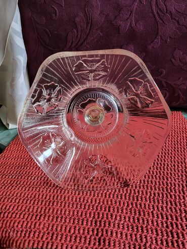 Ostalo posuđe: Bombonijera italijanska presovano staklo 70,80te. god. Sve na na lalafo.rs — 7 Ostalo posuđe: Bombonijera italijanska presovano staklo 70,80te. god. Sve na — 7