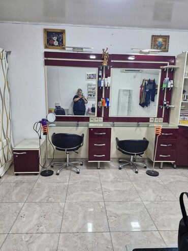 gozellik salon: 3 guzgu 1 mebel 1stolu 1sac quruducu qiymeti elim yandida 1000