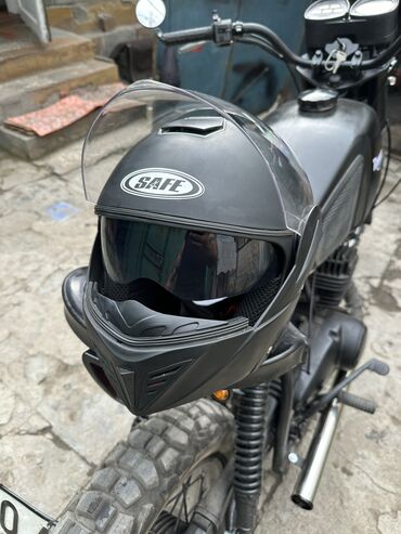 Башка мотоциклдер жана мопеддер: Мото шлем модуляр в отличном состоянии. Визор и очки без сколов и