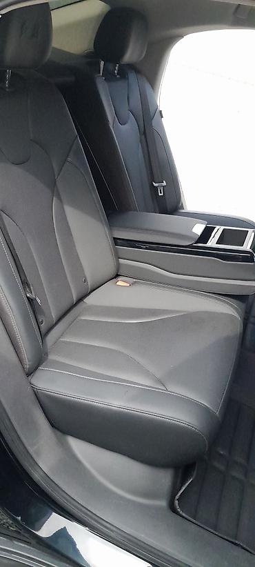 Другие детали салона: Автомобиль — кроссовер полноразмерных сидений. - Отделка — 14