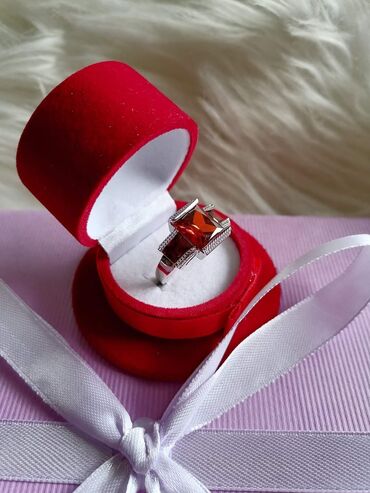 Prstenje: Cena 1300din — 2